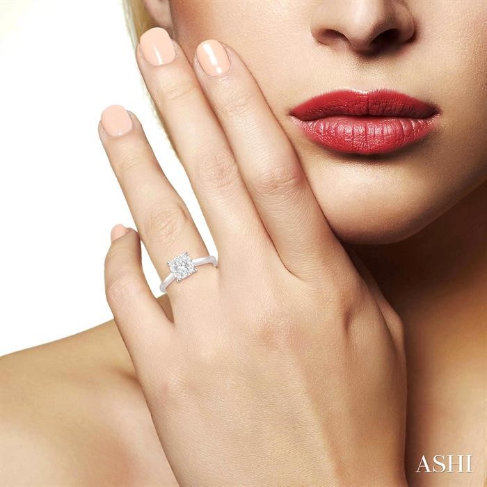 CUSHION SHAPE LOVEBRIGHT ESSENTIAL DIAMOND RING