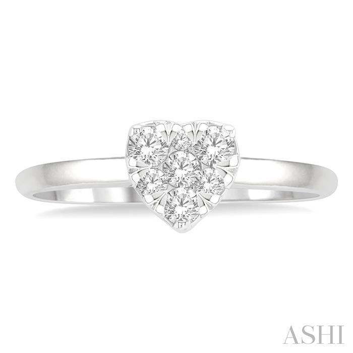 HEART SHAPE LOVEBRIGHT ESSENTIAL DIAMOND ENGAGEMENT RING